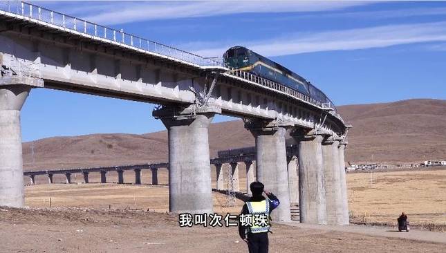 守望天路敬礼高原上那些向火车敬礼的人们是谁